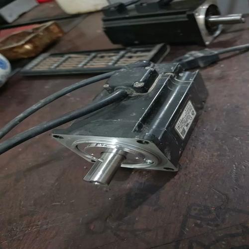 寶馬e90伺服電機怎么拆 寶馬e90伺服電機怎么拆