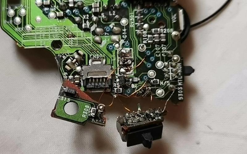 電路板觸點掉了 電路板觸點掉了