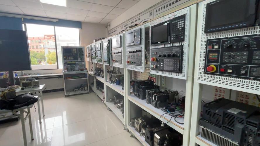 數控系統維修與新媒體風格的融合