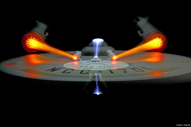 曲率驅動飛船，曲率驅動光速飛船