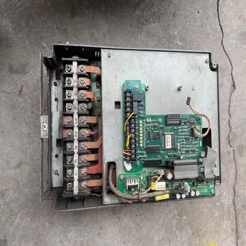 湖南維修高壓變頻器：盡顯新媒體風格的服務革命