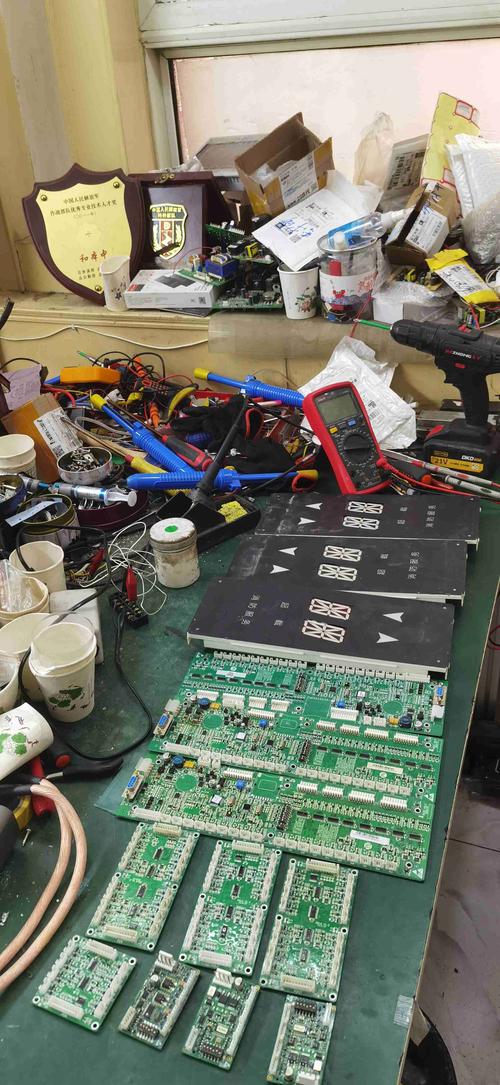 電梯電路板進水維修視頻，電梯進水后大概多久主板會壞